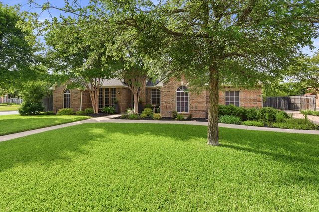 901 Dylan Court, Burleson, TX 76028