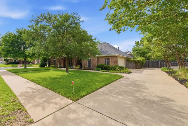 901 Dylan Court, Burleson, TX 76028