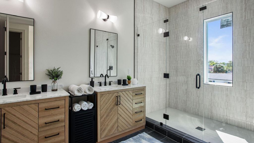 Image 15 of property listing at 1505 W ARCH STREET 2, Tampa, FL 33607
