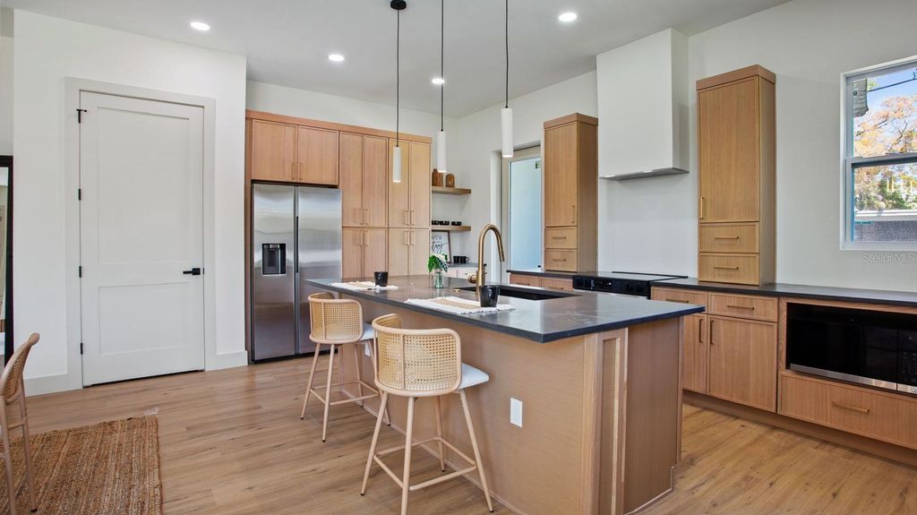 Image 7 of property listing at 1505 W ARCH STREET 2, Tampa, FL 33607