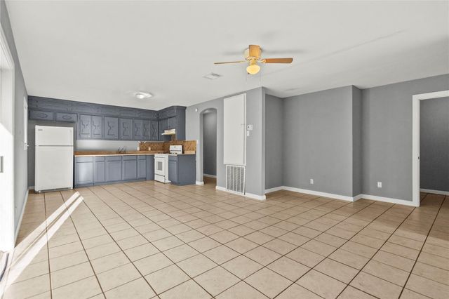 206 S Texas Street, Texas City, TX 77591