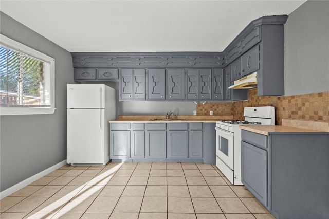 206 S Texas Street, Texas City, TX 77591