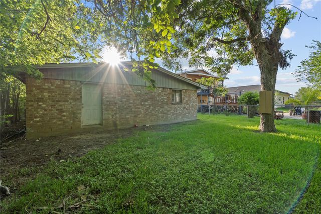 206 S Texas Street, Texas City, TX 77591