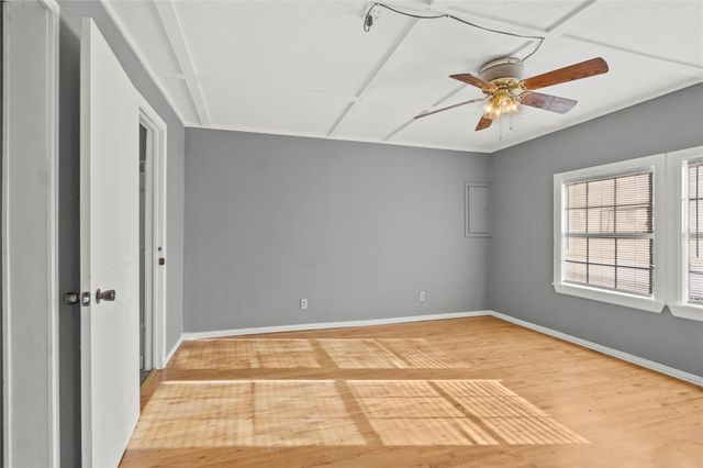 206 S Texas Street, Texas City, TX 77591