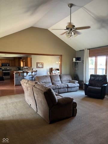 5556 W Stinemyer Road, New Palestine, IN 46163