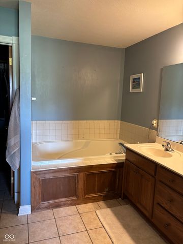 5556 W Stinemyer Road, New Palestine, IN 46163