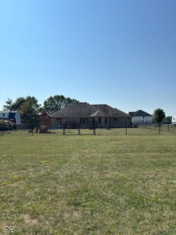 5556 W Stinemyer Road, New Palestine, IN 46163