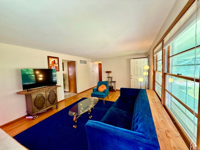 809 Goodrich Drive, Manhattan, KS 66502