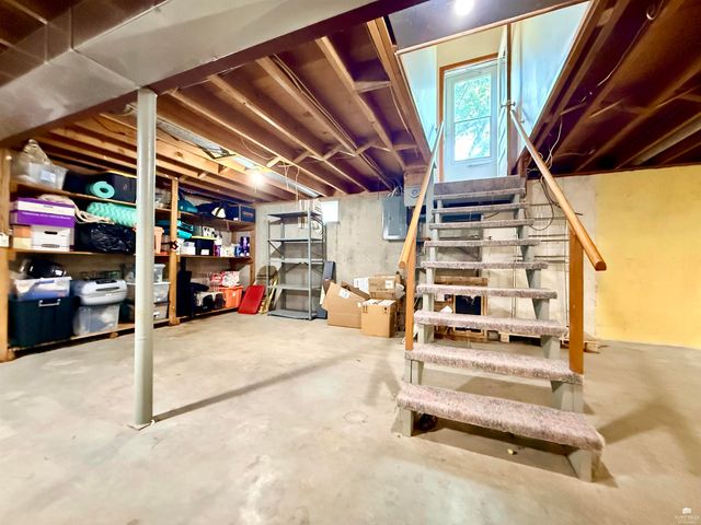 809 Goodrich Drive, Manhattan, KS 66502