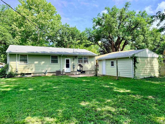 809 Goodrich Drive, Manhattan, KS 66502