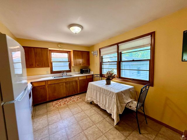 809 Goodrich Drive, Manhattan, KS 66502