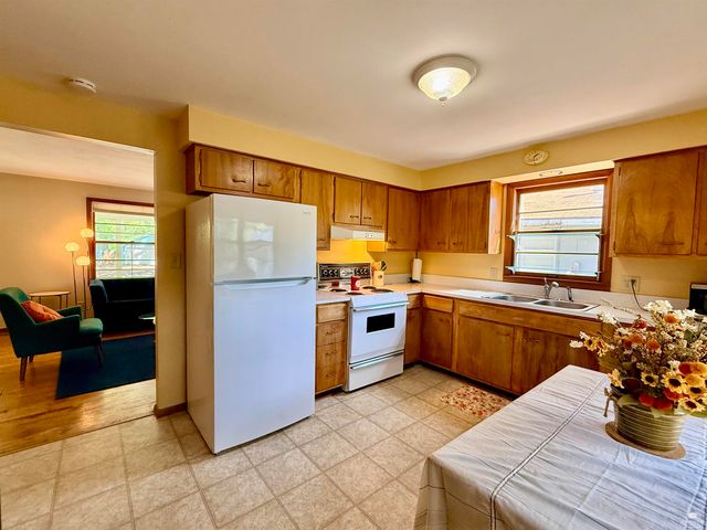 809 Goodrich Drive, Manhattan, KS 66502