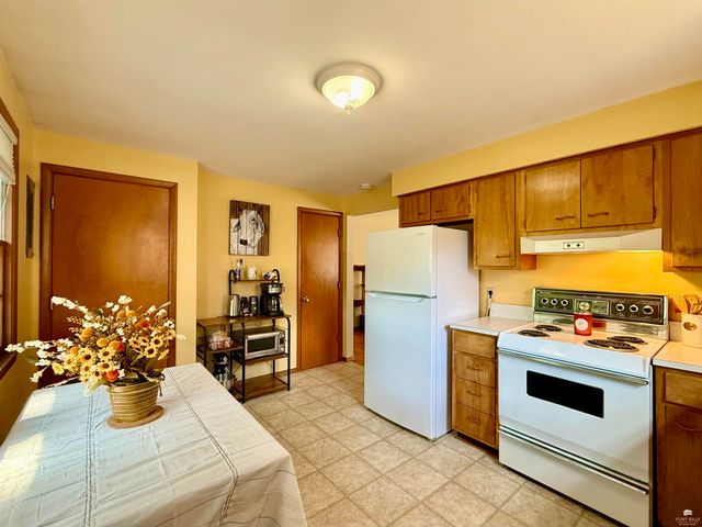 809 Goodrich Drive, Manhattan, KS 66502