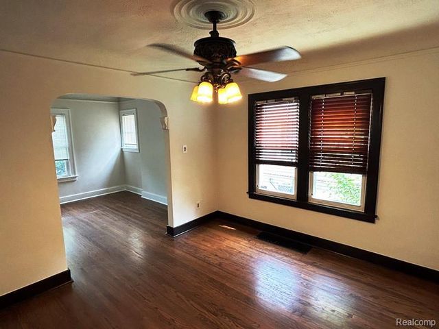 817 N DORCHESTER Avenue, Royal Oak, MI 48067