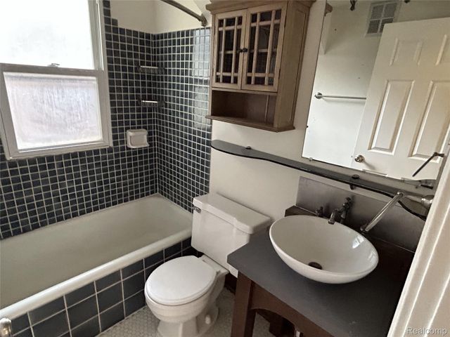 817 N DORCHESTER Avenue, Royal Oak, MI 48067