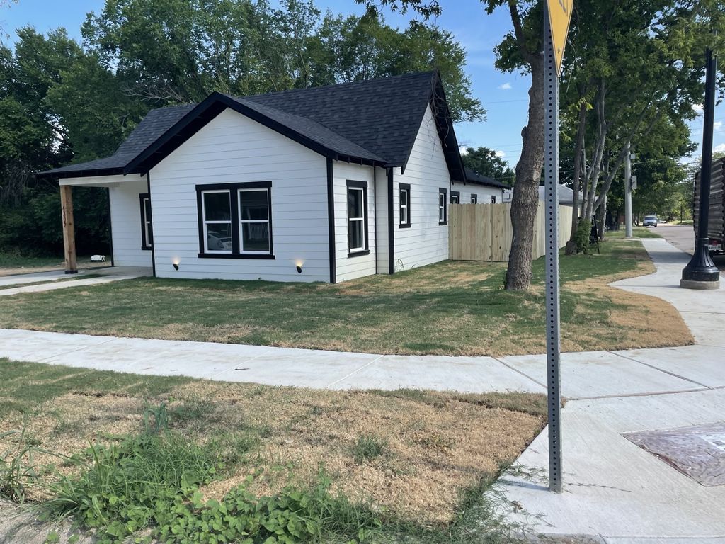 1302 E Humbolt Street, Fort Worth, TX 76104