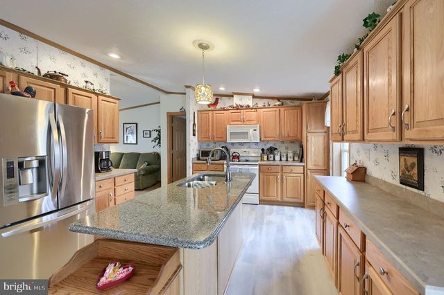 1048 HEMLOCK CIR, Manheim, PA 17545