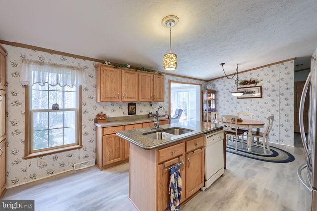 1048 HEMLOCK CIR, Manheim, PA 17545