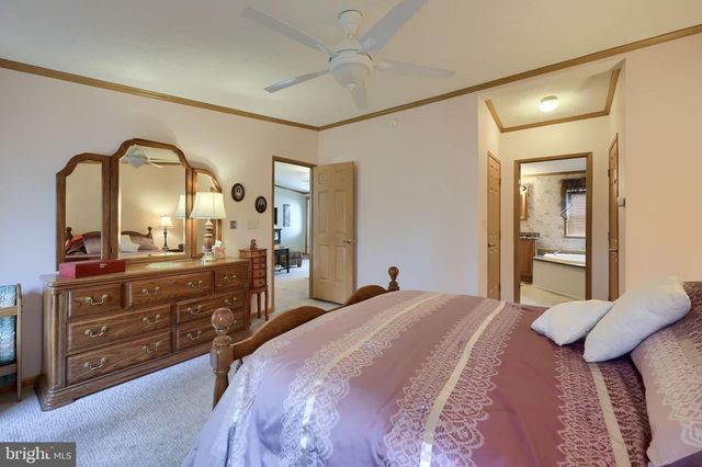 1048 HEMLOCK CIR, Manheim, PA 17545