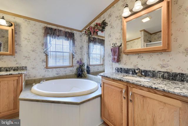 1048 HEMLOCK CIR, Manheim, PA 17545