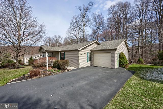 1048 HEMLOCK CIR, Manheim, PA 17545
