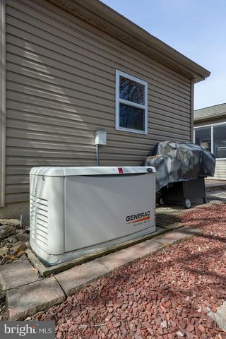 1048 HEMLOCK CIR, Manheim, PA 17545