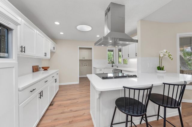 1325 N Covington Cir, Wichita, KS 67212