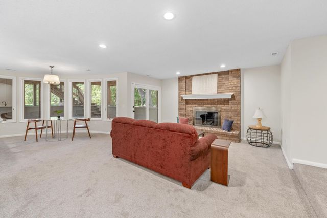 1325 N Covington Cir, Wichita, KS 67212