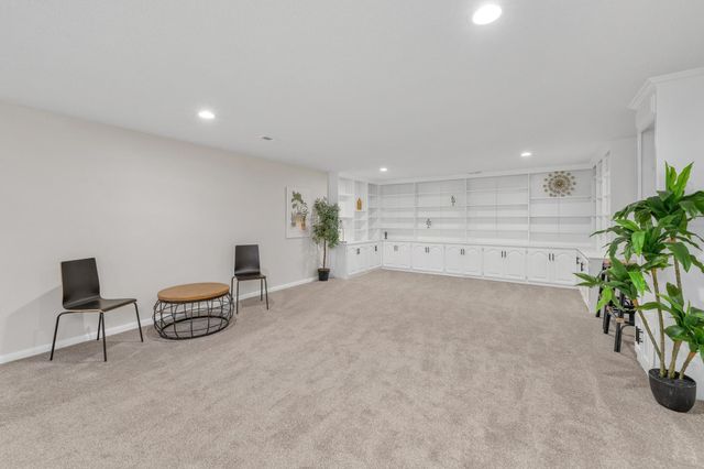 1325 N Covington Cir, Wichita, KS 67212