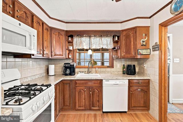 103 LOMBARDY DR, Wallingford, PA 19086