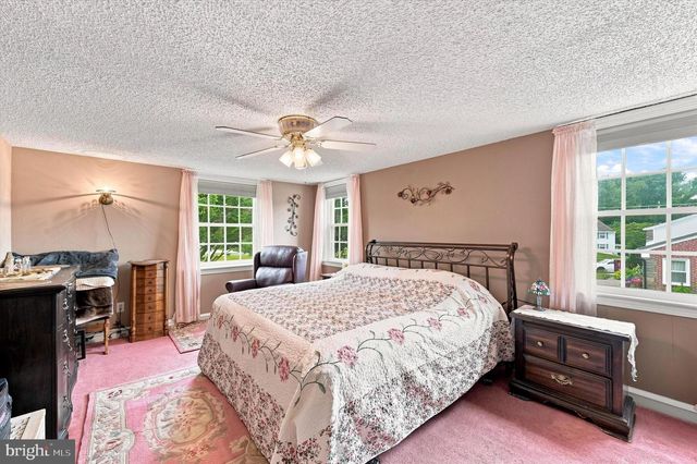 103 LOMBARDY DR, Wallingford, PA 19086