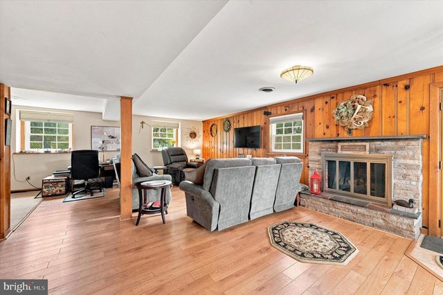 103 LOMBARDY DR, Wallingford, PA 19086