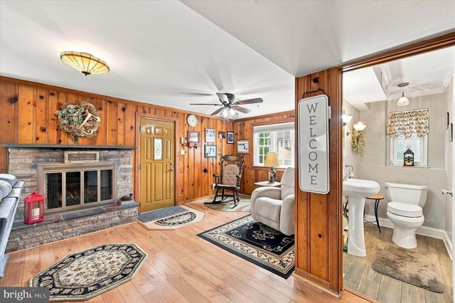 103 LOMBARDY DR, Wallingford, PA 19086