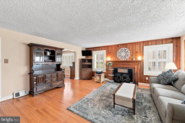 103 LOMBARDY DR, Wallingford, PA 19086