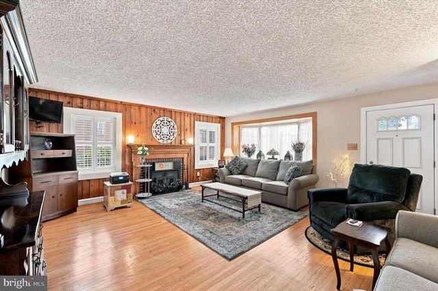 103 LOMBARDY DR, Wallingford, PA 19086