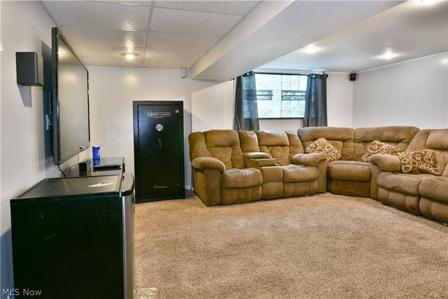 8285 Longview Drive NE, Warren, OH 44484
