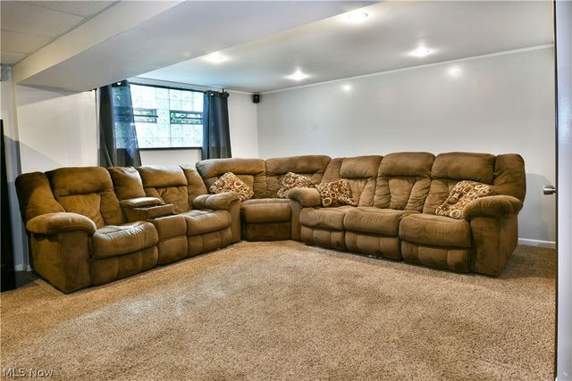 8285 Longview Drive NE, Warren, OH 44484