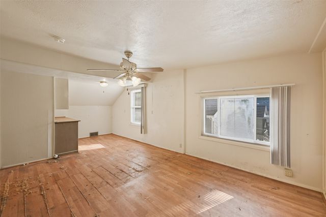 139 E Seneca Avenue, Des Moines, IA 50313
