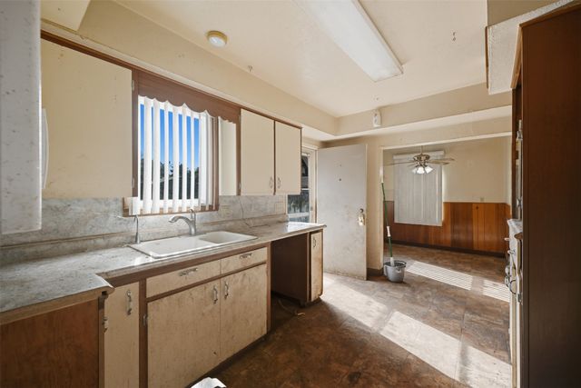 139 E Seneca Avenue, Des Moines, IA 50313
