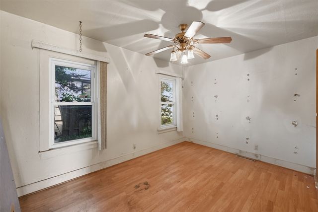 139 E Seneca Avenue, Des Moines, IA 50313