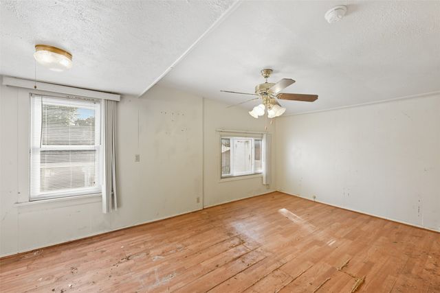 139 E Seneca Avenue, Des Moines, IA 50313