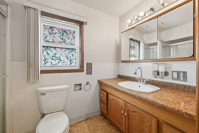 139 E Seneca Avenue, Des Moines, IA 50313