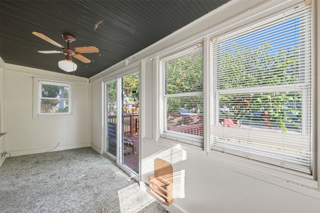 139 E Seneca Avenue, Des Moines, IA 50313