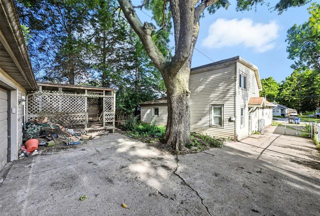 139 E Seneca Avenue, Des Moines, IA 50313