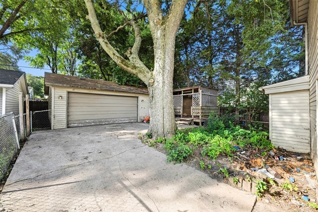 139 E Seneca Avenue, Des Moines, IA 50313