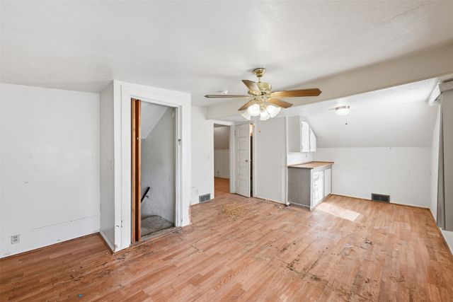 139 E Seneca Avenue, Des Moines, IA 50313