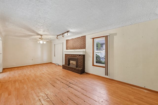 139 E Seneca Avenue, Des Moines, IA 50313
