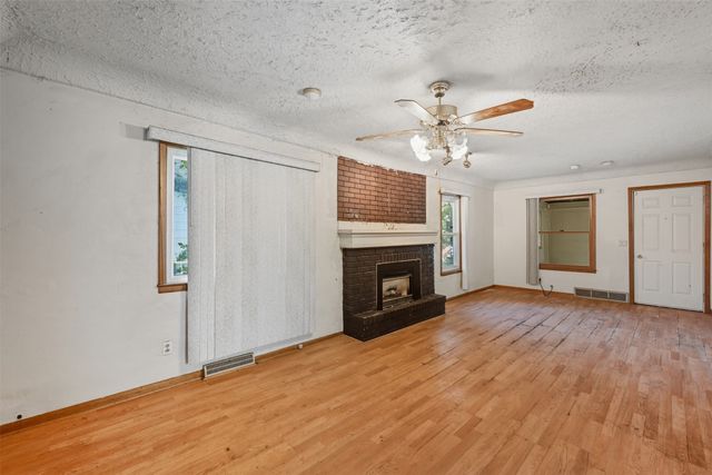 139 E Seneca Avenue, Des Moines, IA 50313