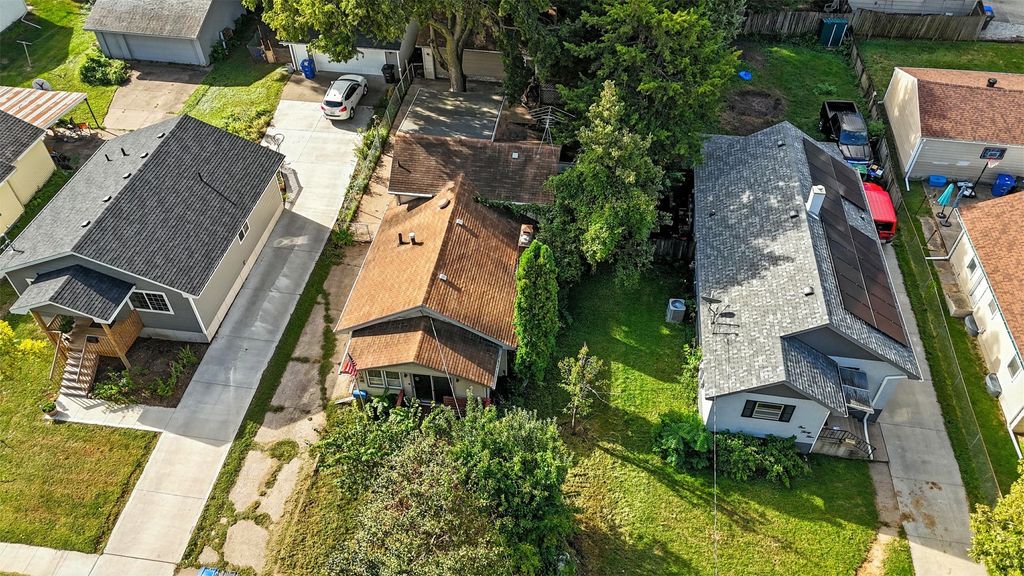 139 E Seneca Avenue, Des Moines, IA 50313
