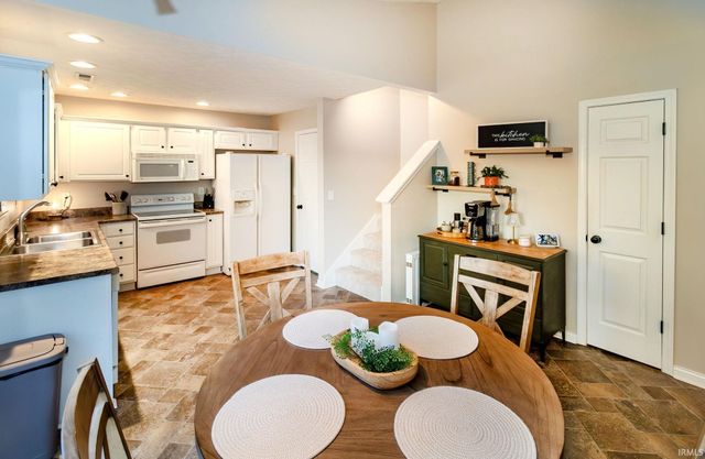 9820 Chatteris Road, Evansville, IN 47725